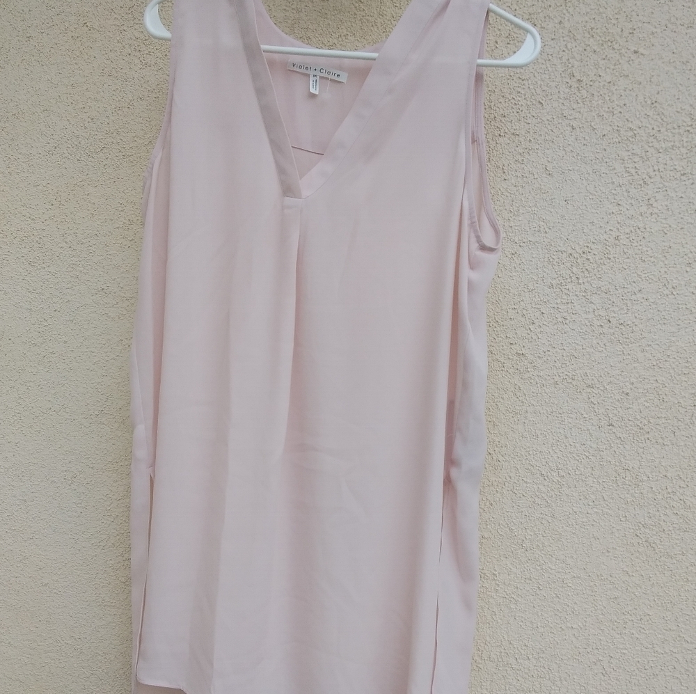 Violet + Claire sleeveless light pink tunic top.